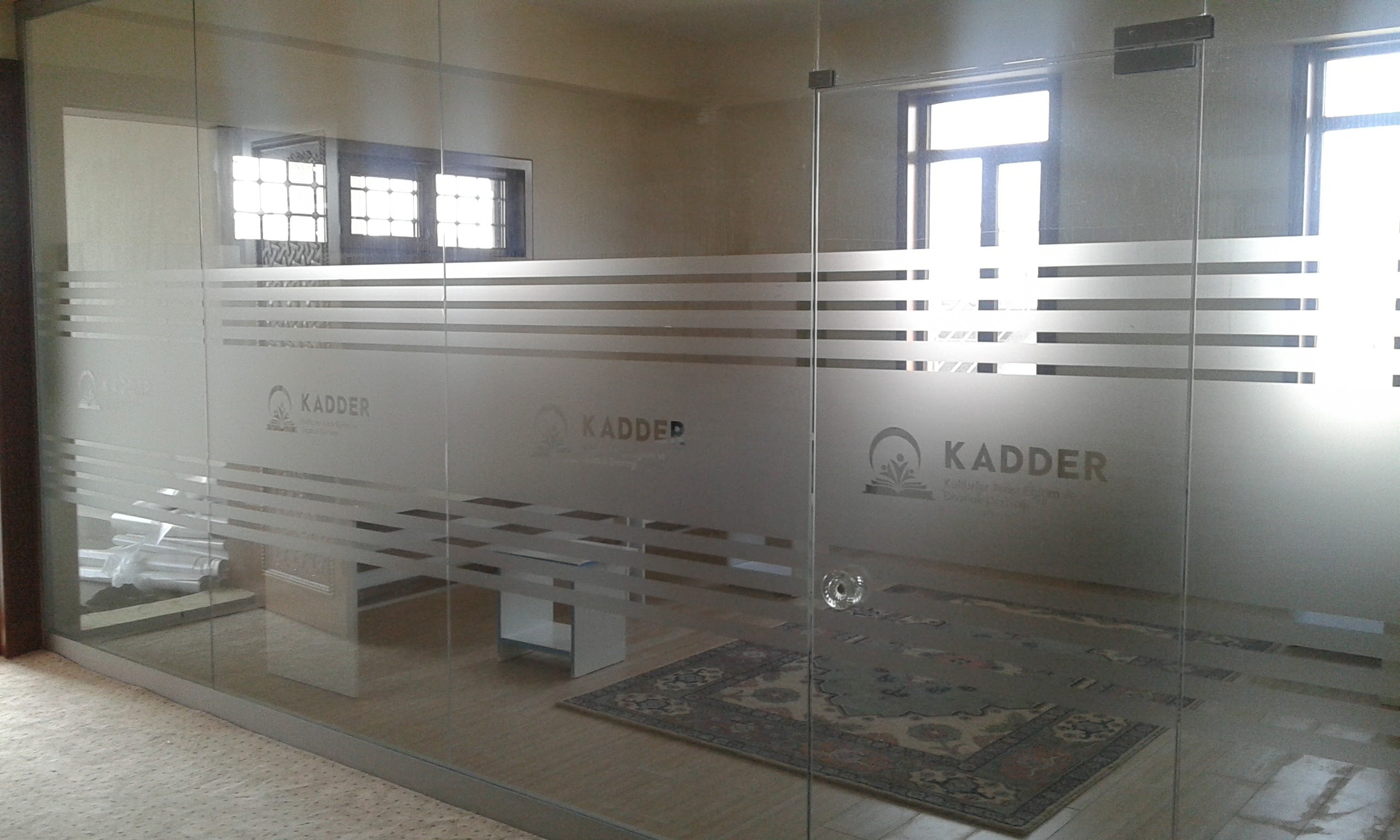 KADDER Eğitim ofis cam bölme filmi uygulaması