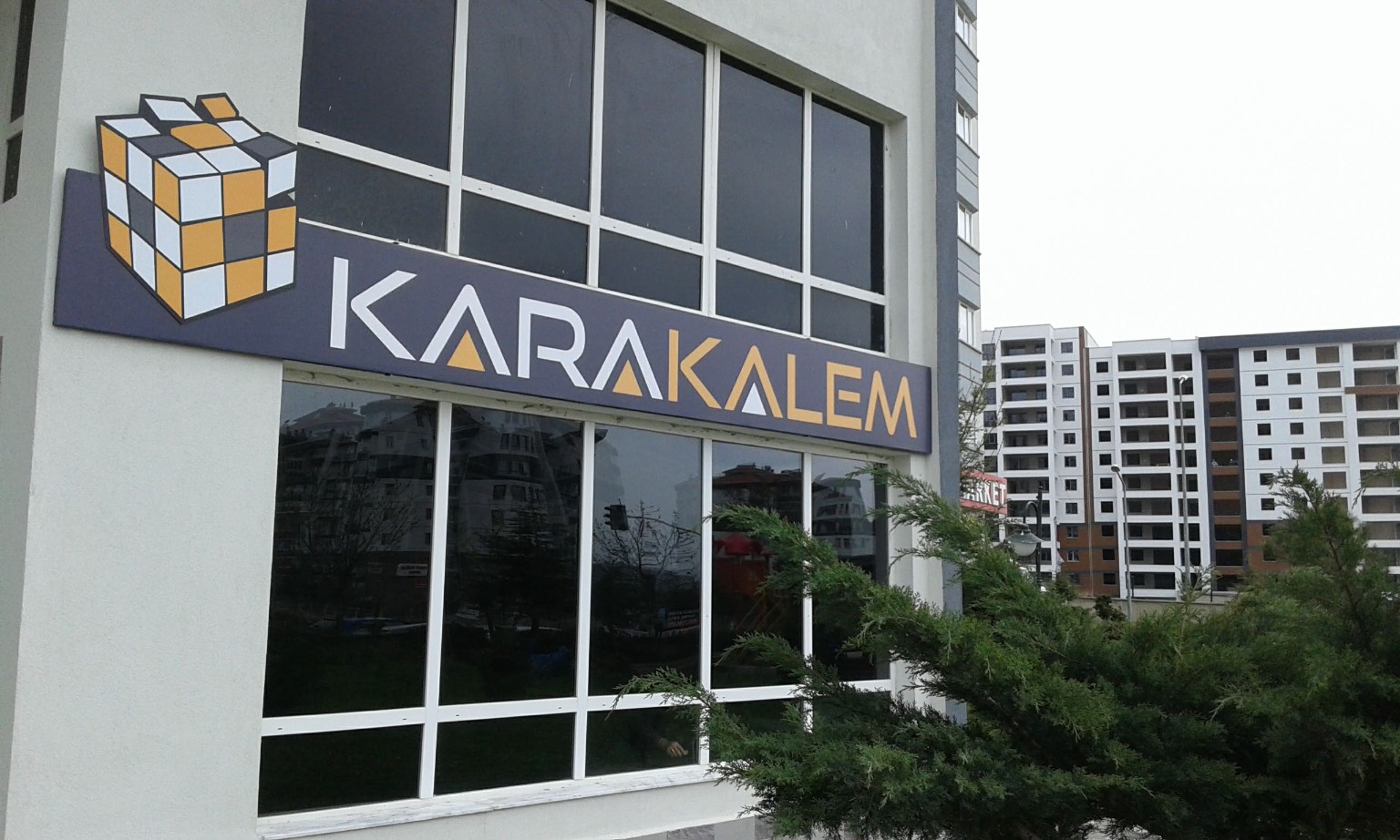 Karakalem Mimarlık siyah cam filmi uygulaması