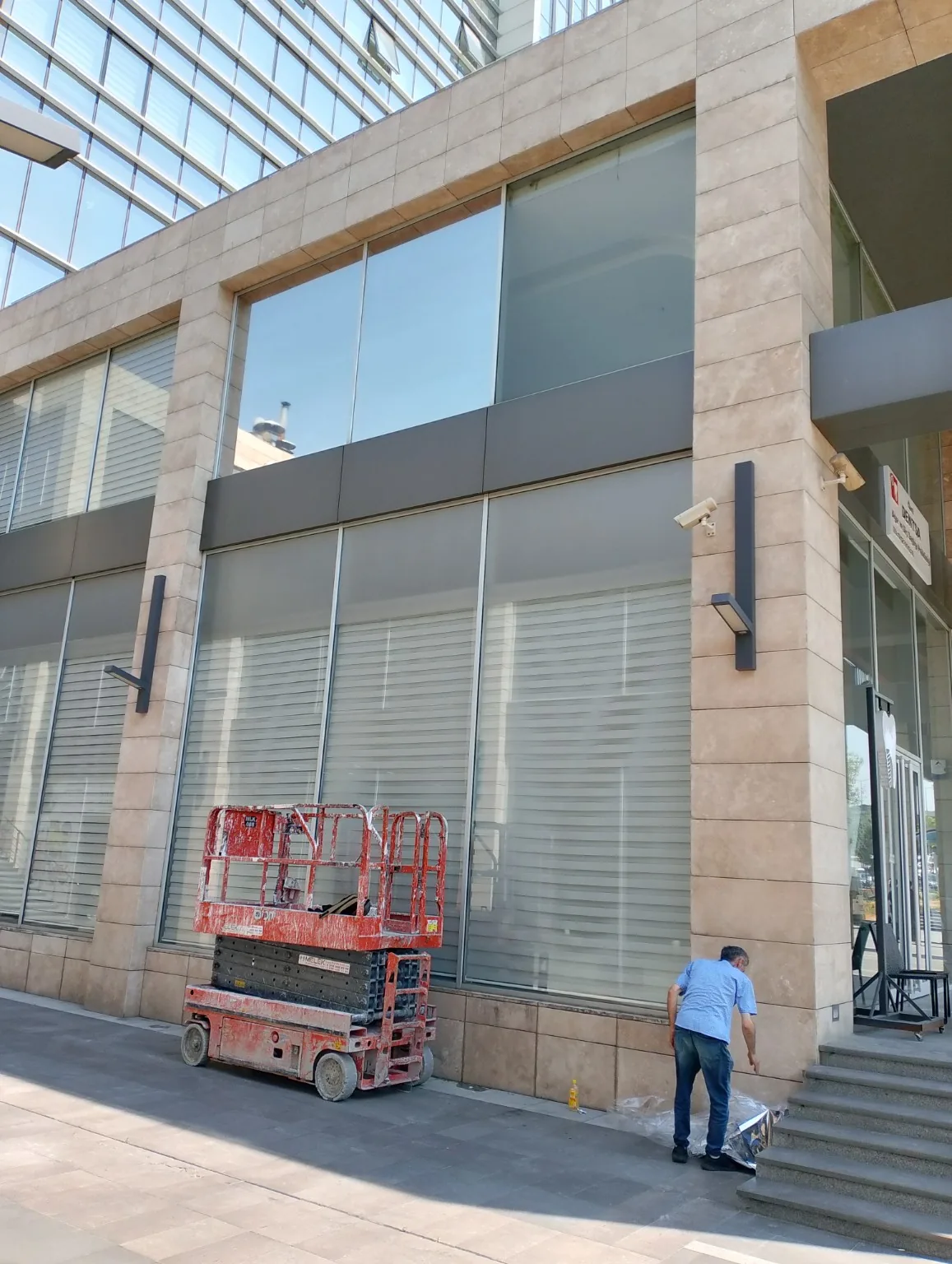 Dentsa Ağız ve Diş Sağlığı Merkezi cam filmi uygulaması