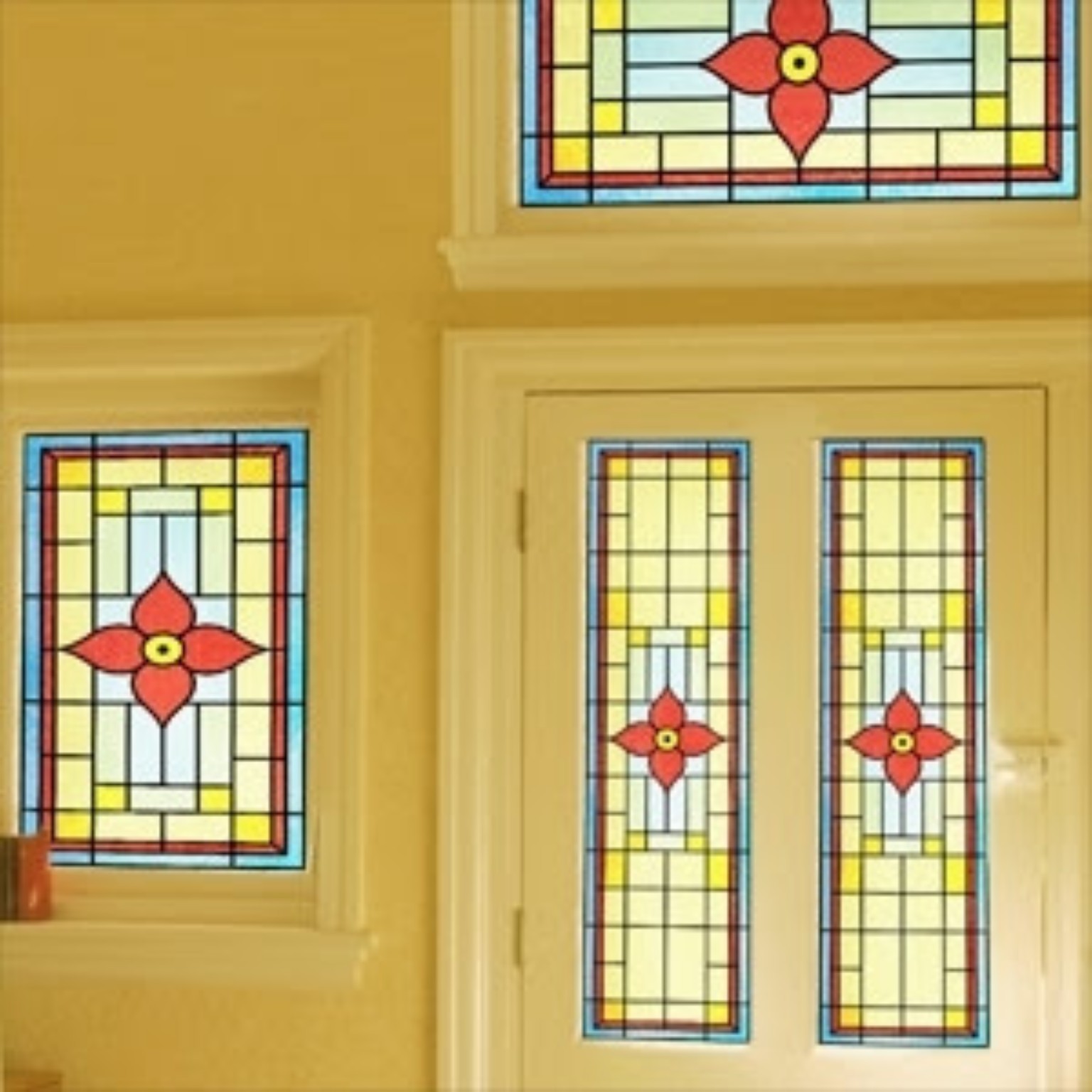Kırmızı çiçekli vitray cam filmi